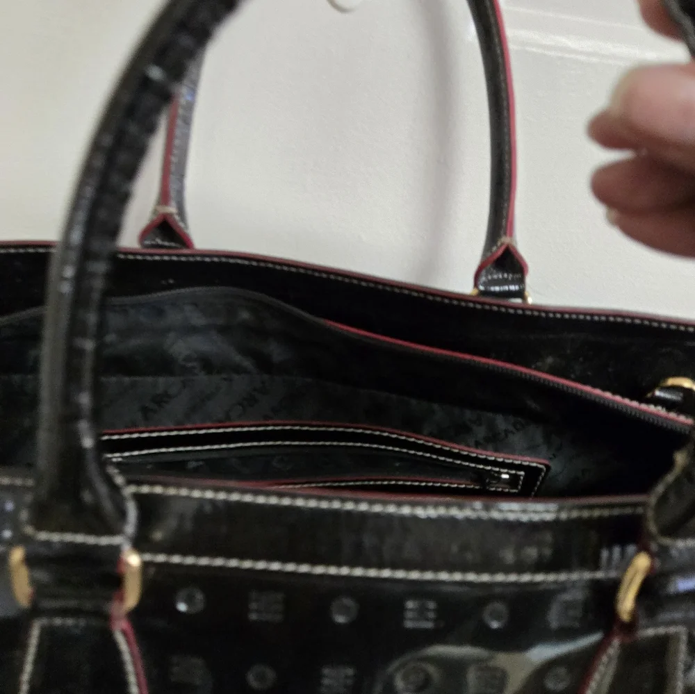 Arcadia large Italian patent leather black bag
