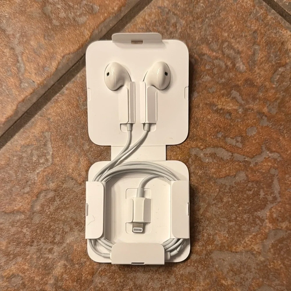 Brand new apple iPhone headphones