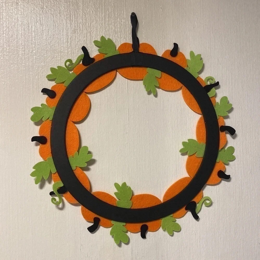 JACK O LANTERN FELT PUMPKIN WREATH