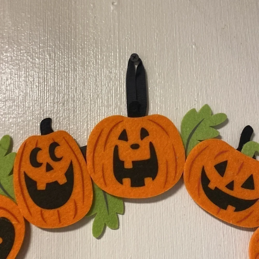 JACK O LANTERN FELT PUMPKIN WREATH
