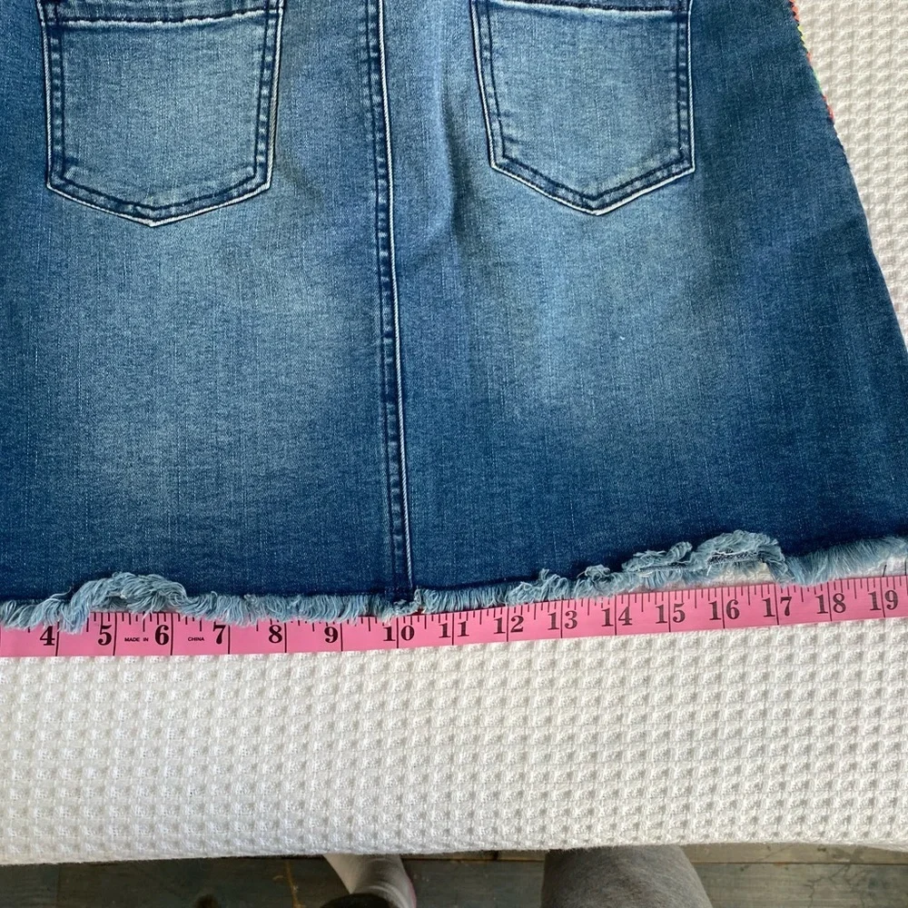 Like NEW! Stretch denim mini skirt with cute side stitching!! ✨EUC✨worn once!