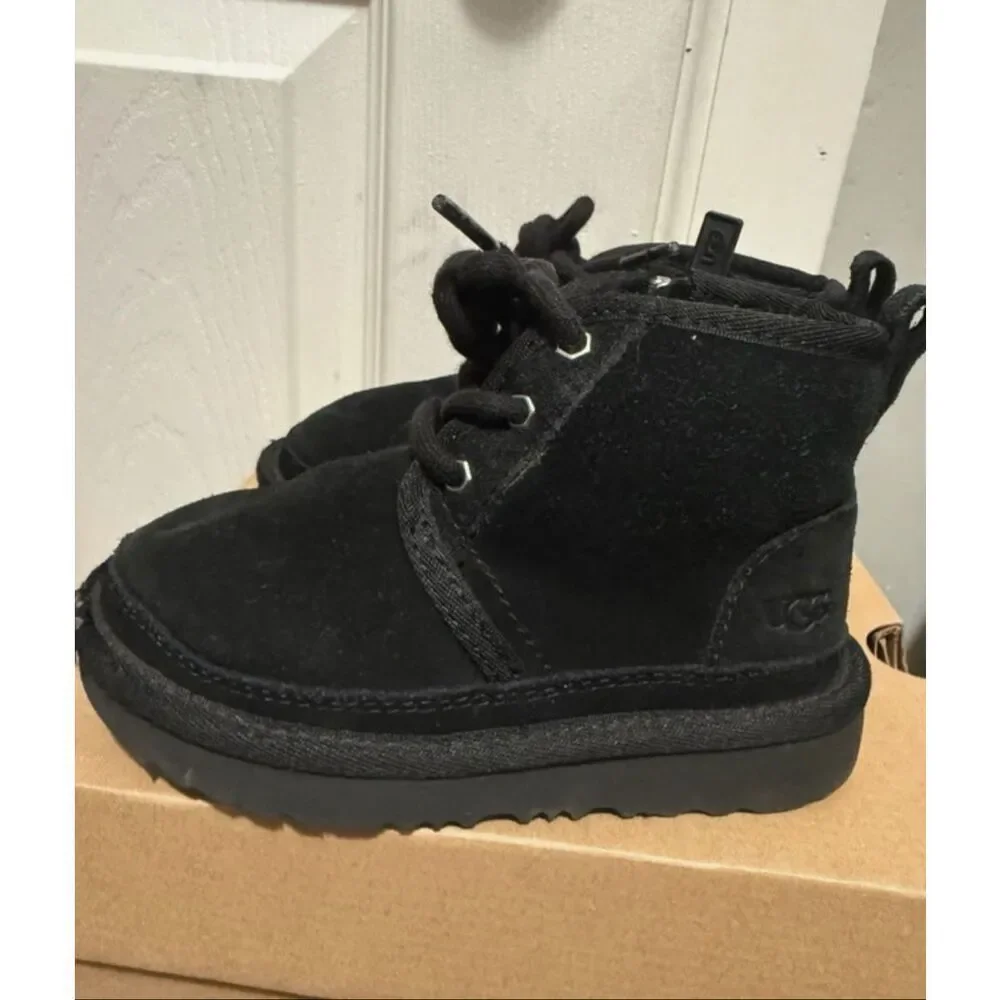Ugg neumel II child’s size 9