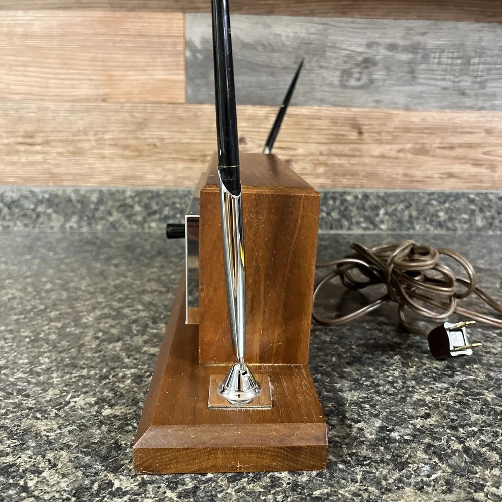 Vintage MCM Desk Clock‎ With 2 Sheaffer Ballpoint Pens Electric Tested Works