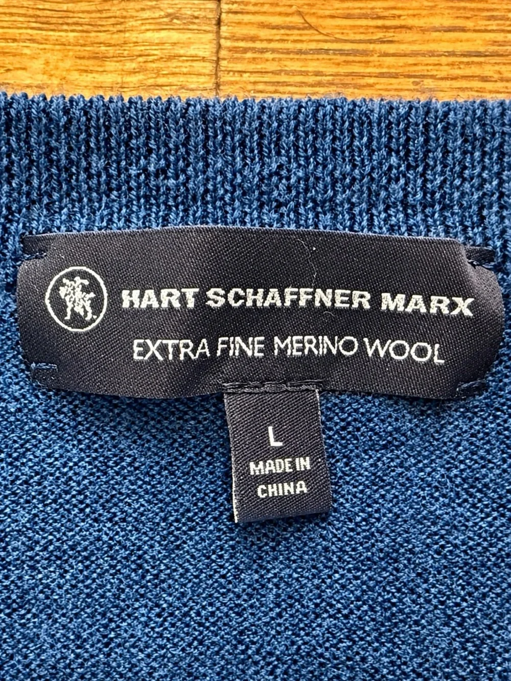 Hart Schaffner Marx 100% Extra Fine Merino Wool V-Neck Sweater Navy Blue - L