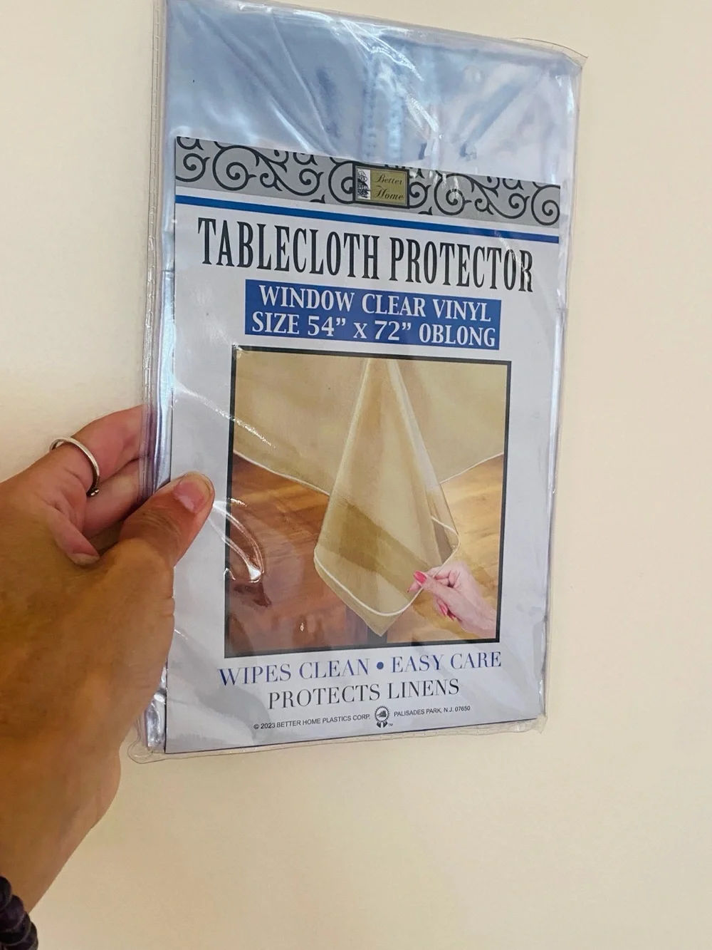 Tablecloth protector