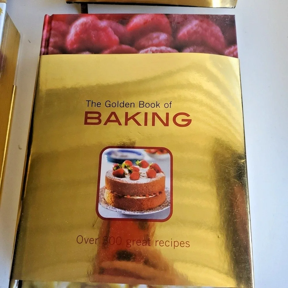 THE GOLDEN BOOK OF CHOCOLATE: OVER 300 GREAT RECIPES Carla Bardi & Claire lot 4‎