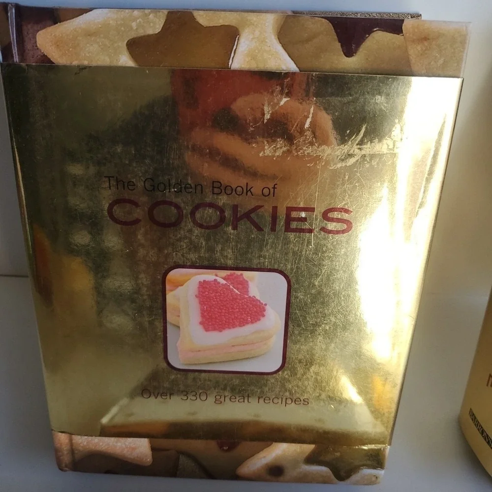 THE GOLDEN BOOK OF CHOCOLATE: OVER 300 GREAT RECIPES Carla Bardi & Claire lot 4‎