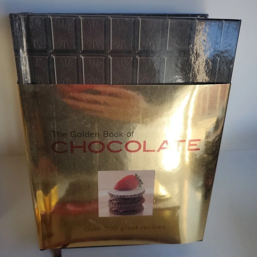 THE GOLDEN BOOK OF CHOCOLATE: OVER 300 GREAT RECIPES Carla Bardi & Claire lot 4‎