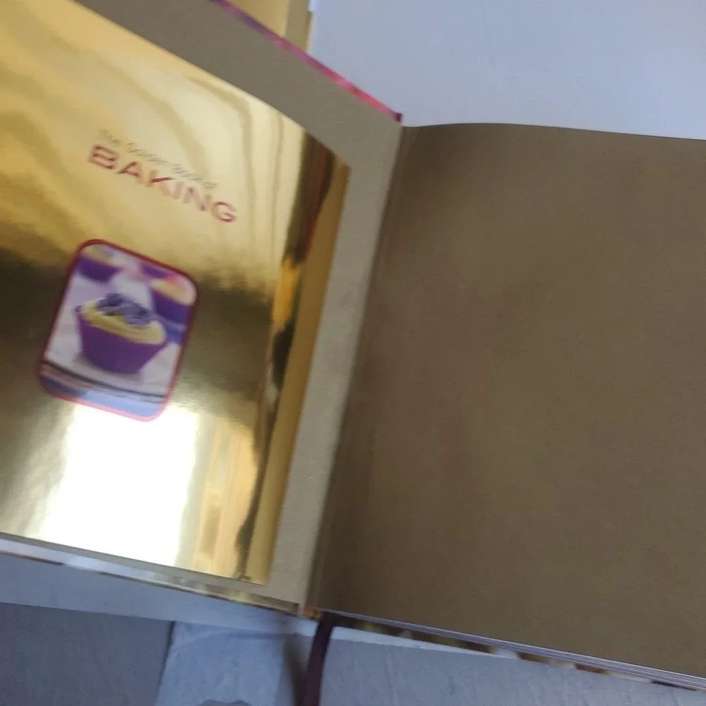 THE GOLDEN BOOK OF CHOCOLATE: OVER 300 GREAT RECIPES Carla Bardi & Claire lot 4‎