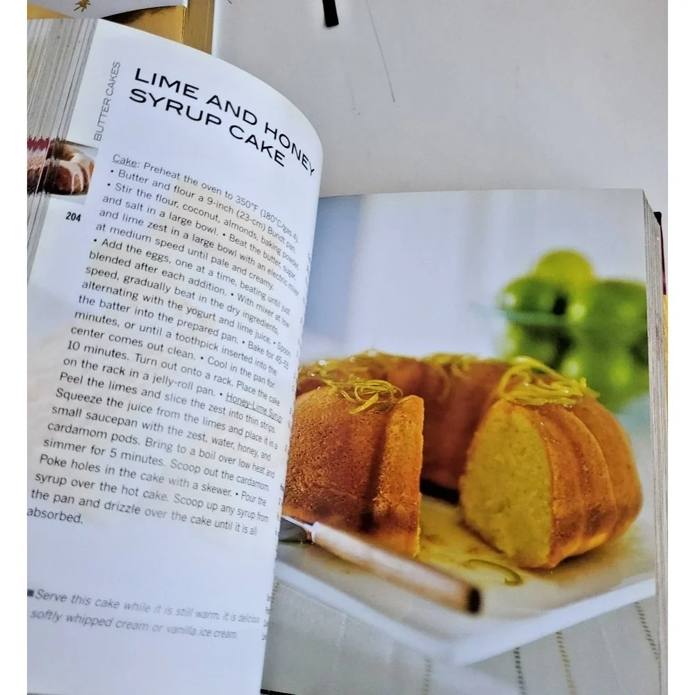 THE GOLDEN BOOK OF CHOCOLATE: OVER 300 GREAT RECIPES Carla Bardi & Claire lot 4‎