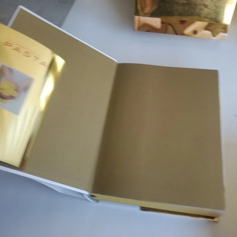 THE GOLDEN BOOK OF CHOCOLATE: OVER 300 GREAT RECIPES Carla Bardi & Claire lot 4‎