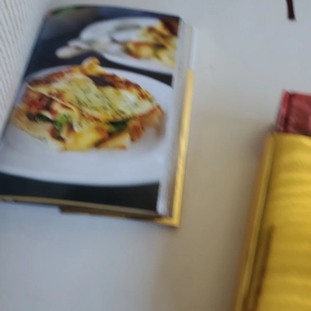 THE GOLDEN BOOK OF CHOCOLATE: OVER 300 GREAT RECIPES Carla Bardi & Claire lot 4‎