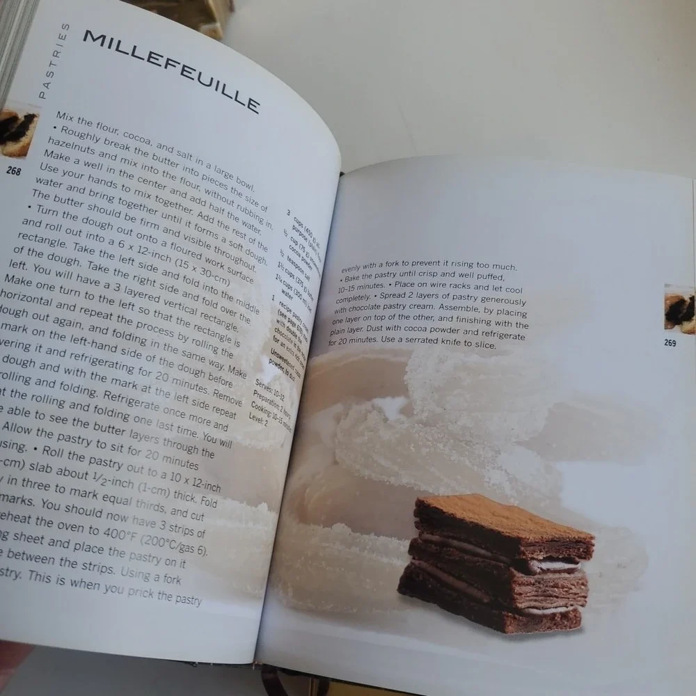 THE GOLDEN BOOK OF CHOCOLATE: OVER 300 GREAT RECIPES Carla Bardi & Claire lot 4‎