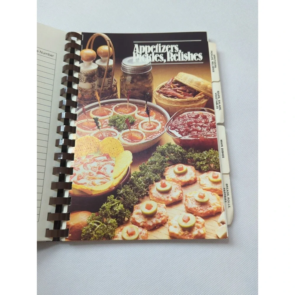 Jubilee Tabernacle First United Pentacostal Church Cookbook 1986 Dorcas Sisters‎