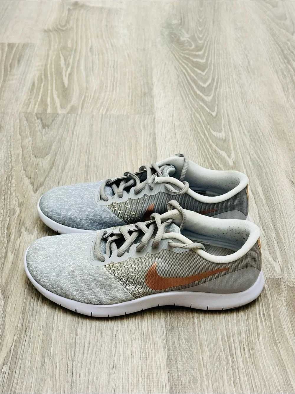 Nike Women's Light Gray and Copper Metallic Knit Sneakers size 6