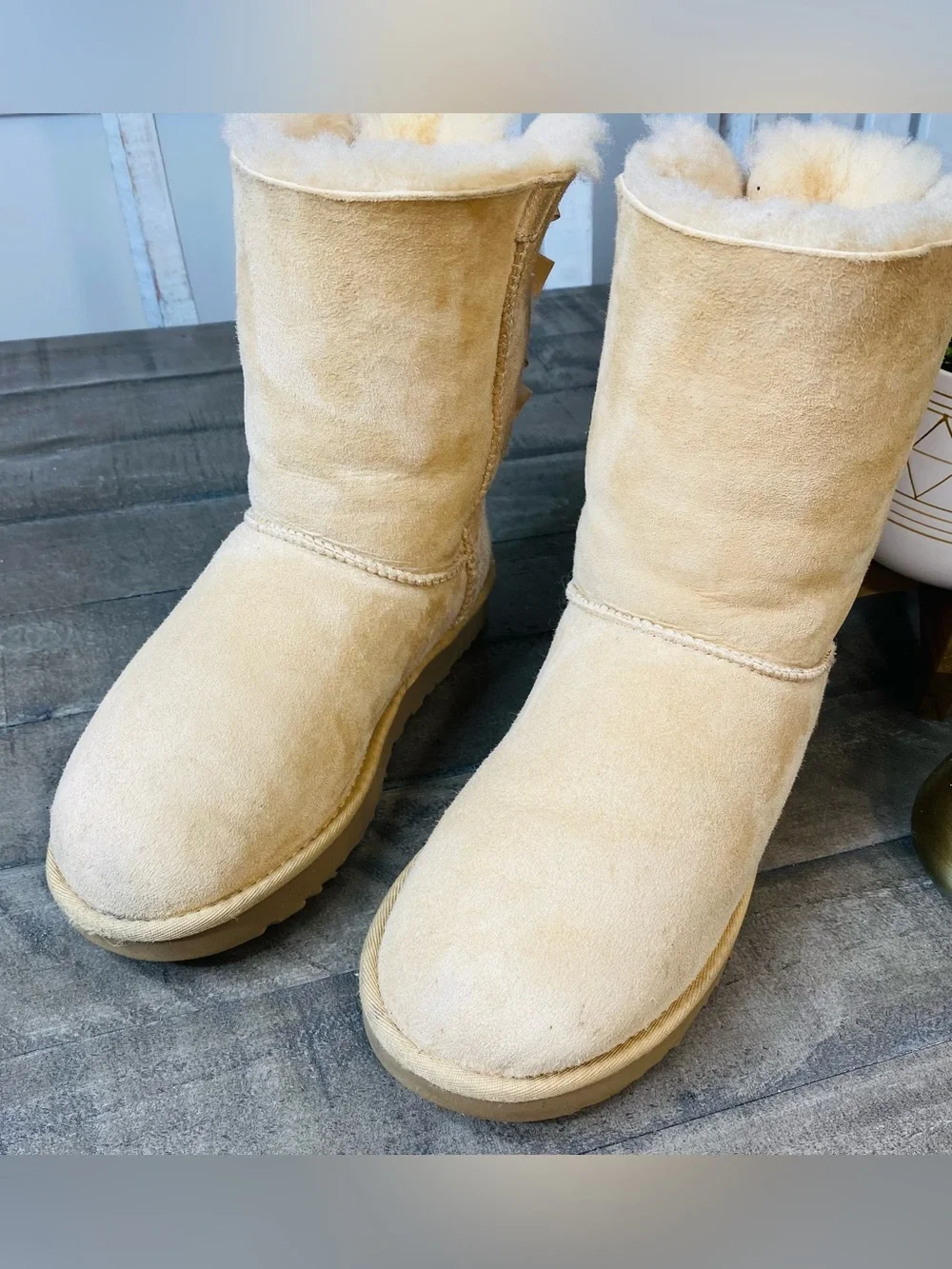 UGG Bailey Bow II Boots Beige Suede Sheepskin Short Winter Women’s Size 9