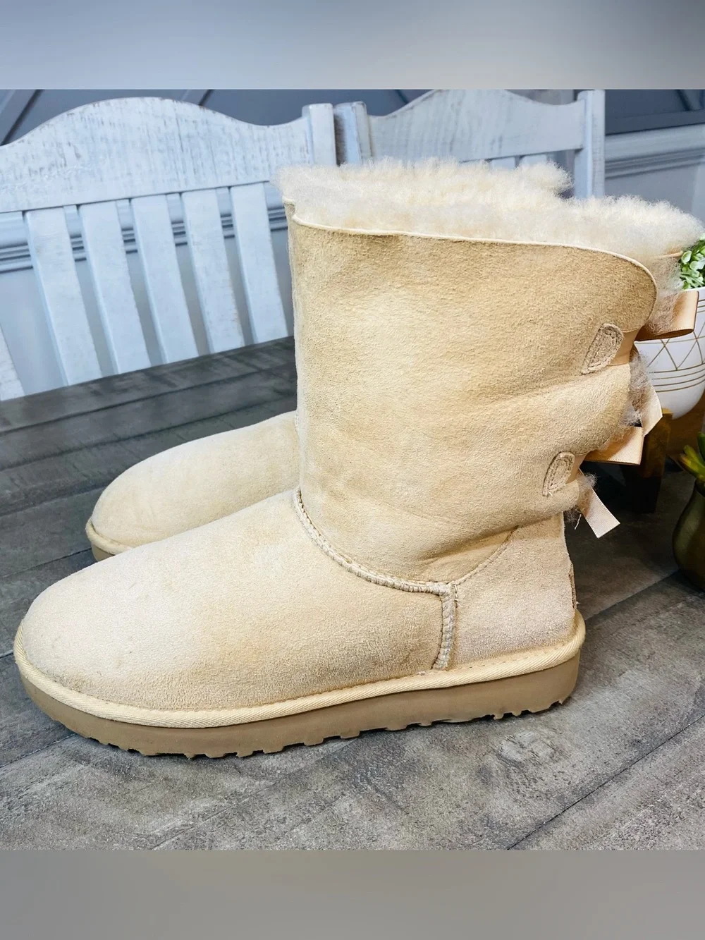 UGG Bailey Bow II Boots Beige Suede Sheepskin Short Winter Women’s Size 9