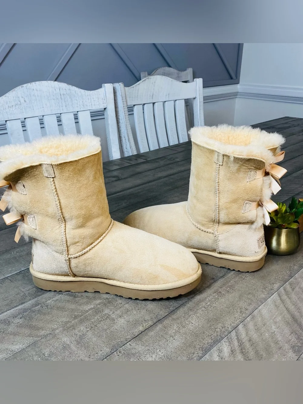 UGG Bailey Bow II Boots Beige Suede Sheepskin Short Winter Women’s Size 9