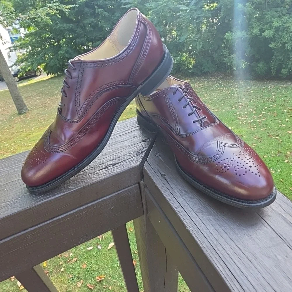 Men's Stafford leather sz.9 D dress shoes. Brogue wingtip.‎ Leather soles