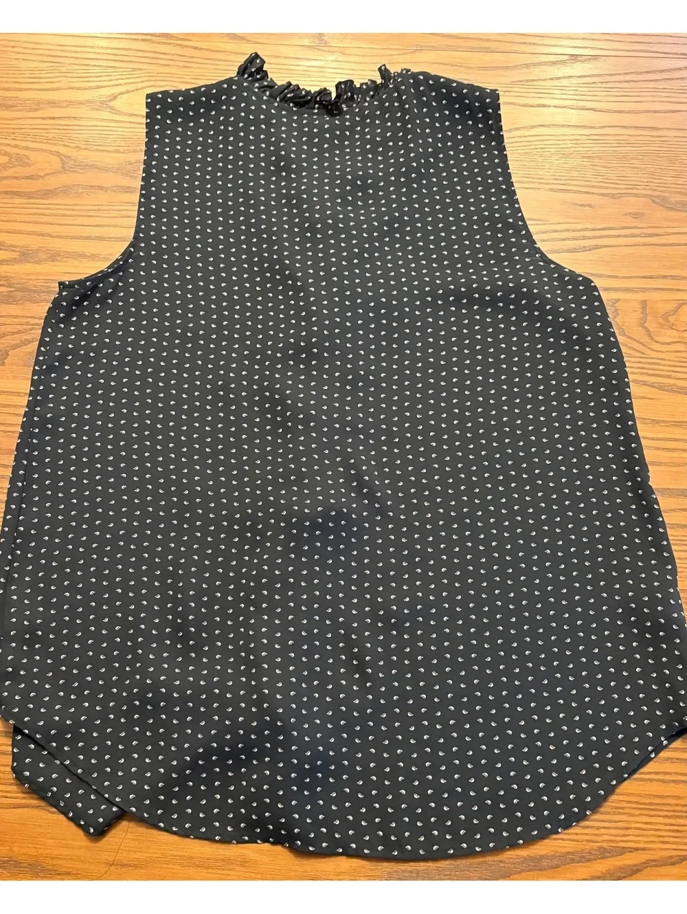 Ann Taylor Black White Paisley Ruffle V-Neck Sleeveless Blouse Top Size Medium M