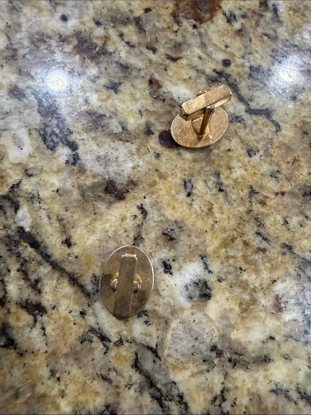 Classic Gold Oval Men’s Cufflinks — Polished Gold Accent