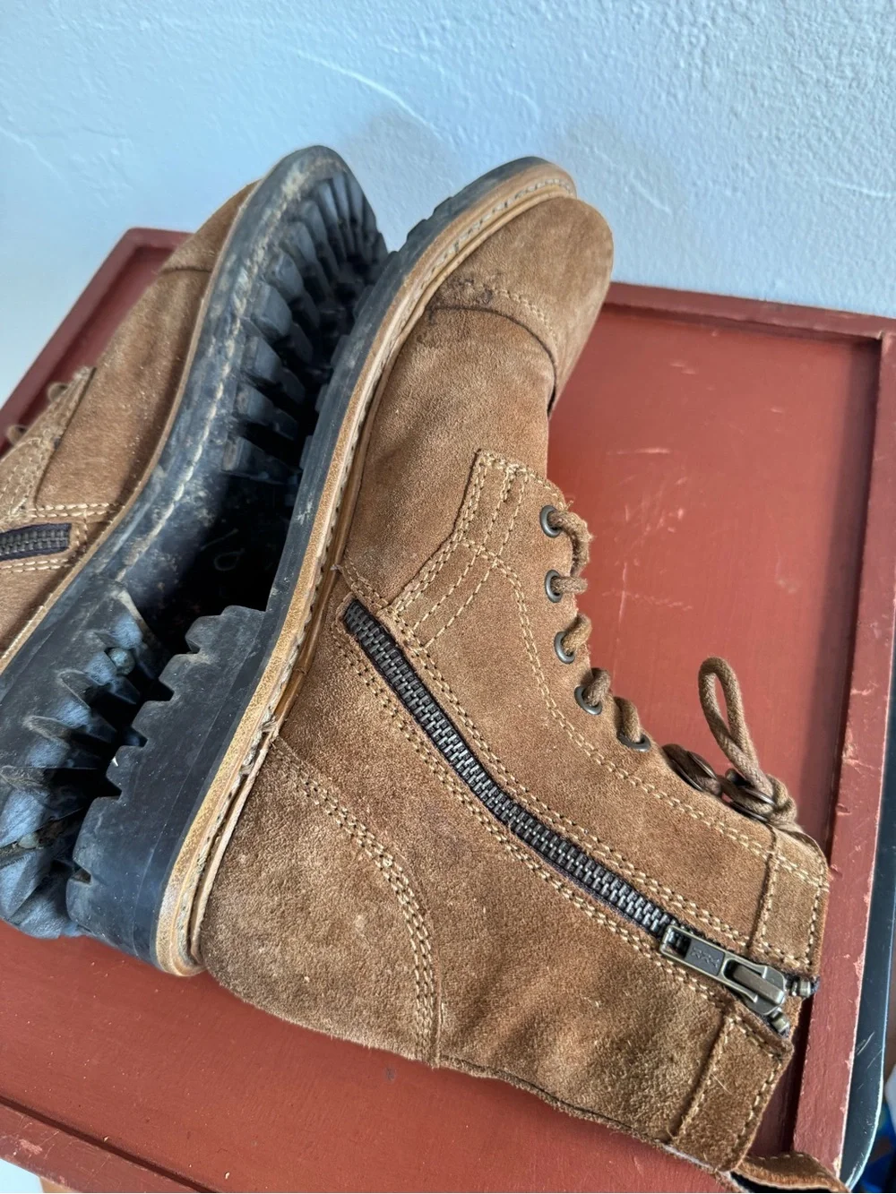 Frye Russell Lace-Up Suede Leather Combat Boots Tan Caramel Brown Lug Sole Fall