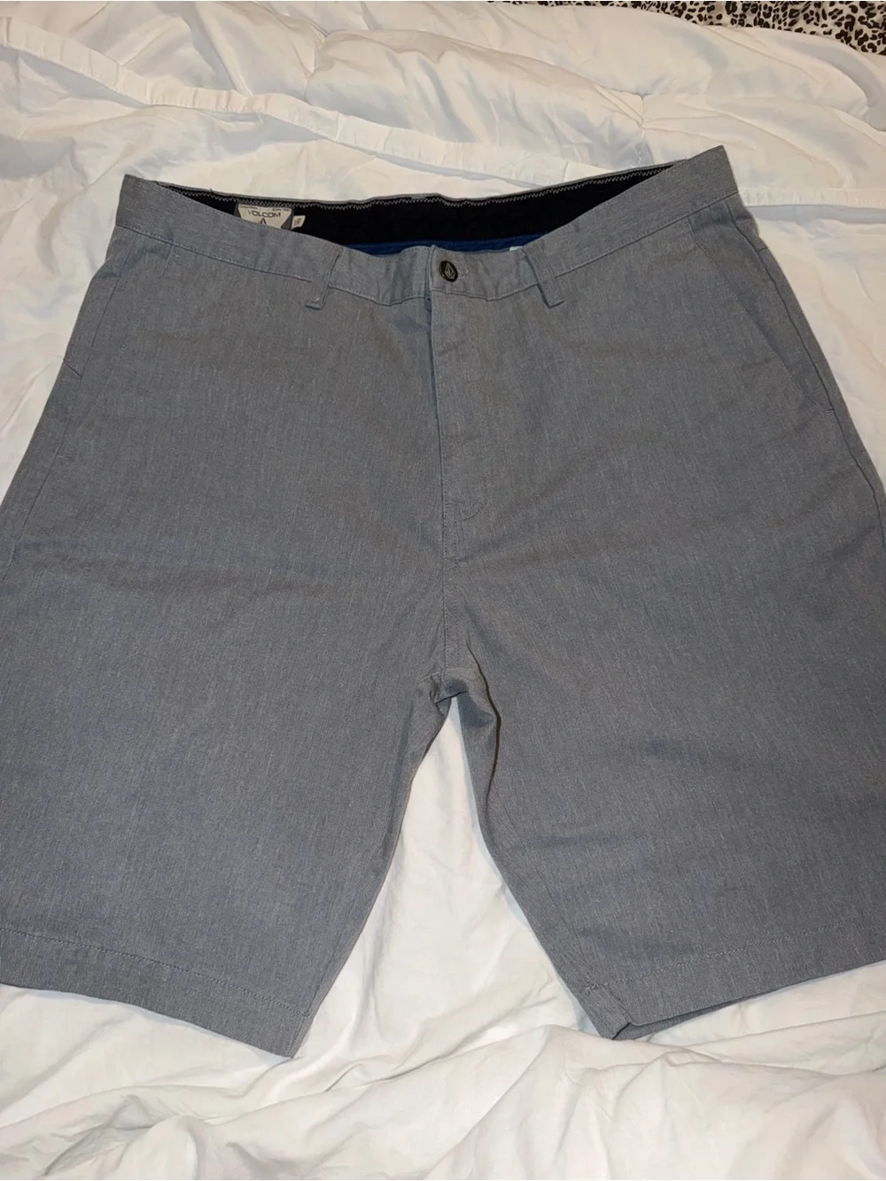 Volcom Men's Light Gray Flat-Front shorts