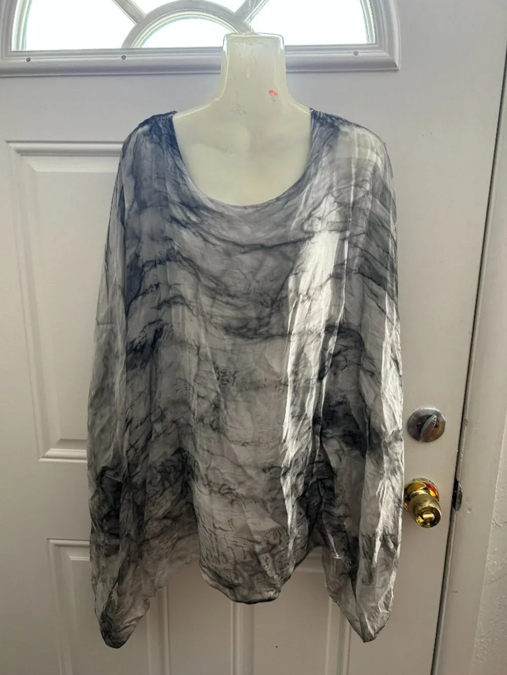 Tempo Paris Swirl Gray Lined Top = NWT Size Medium