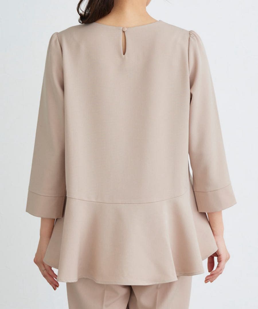 Pierrot Back Flare Set-up - Graduation & Entrance Ceremony - Greige