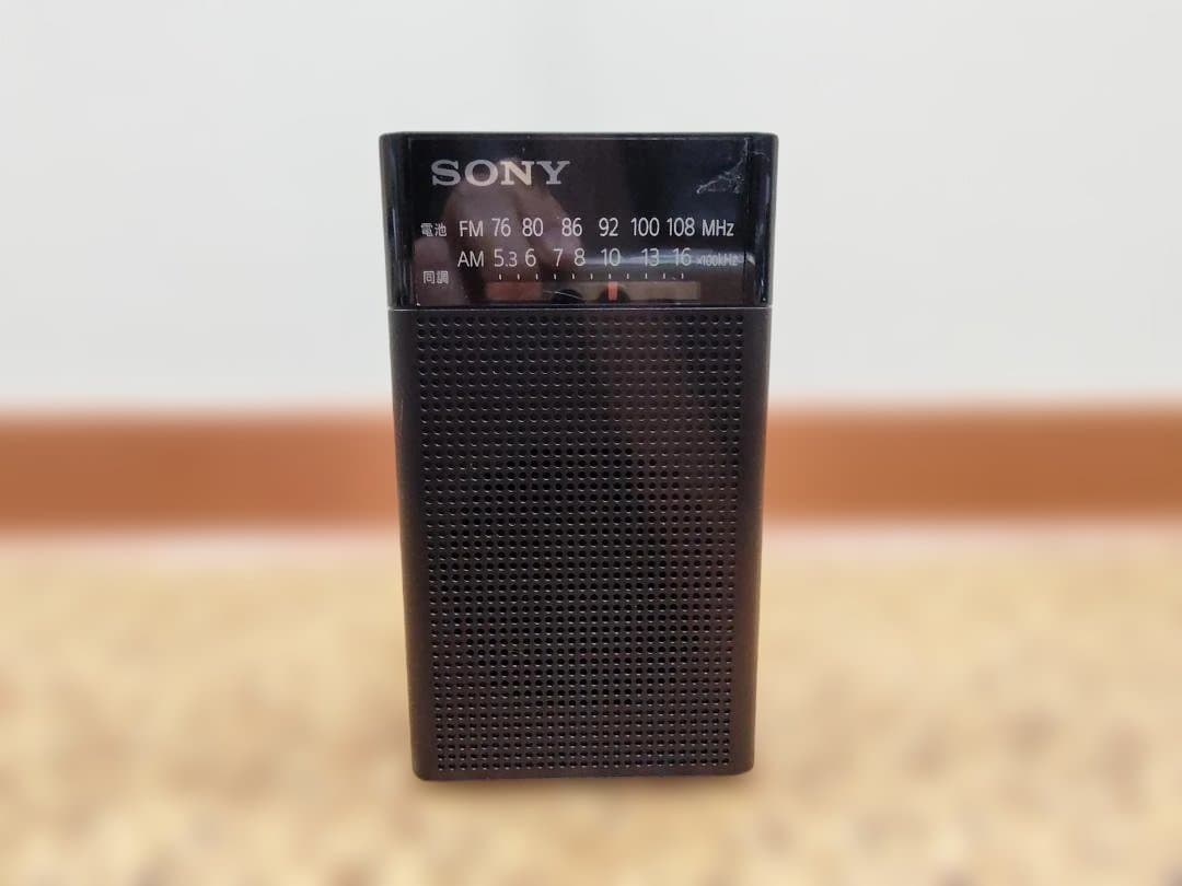 Excellent condition SONY FM/AM 2-band radio ICF-P26, working.