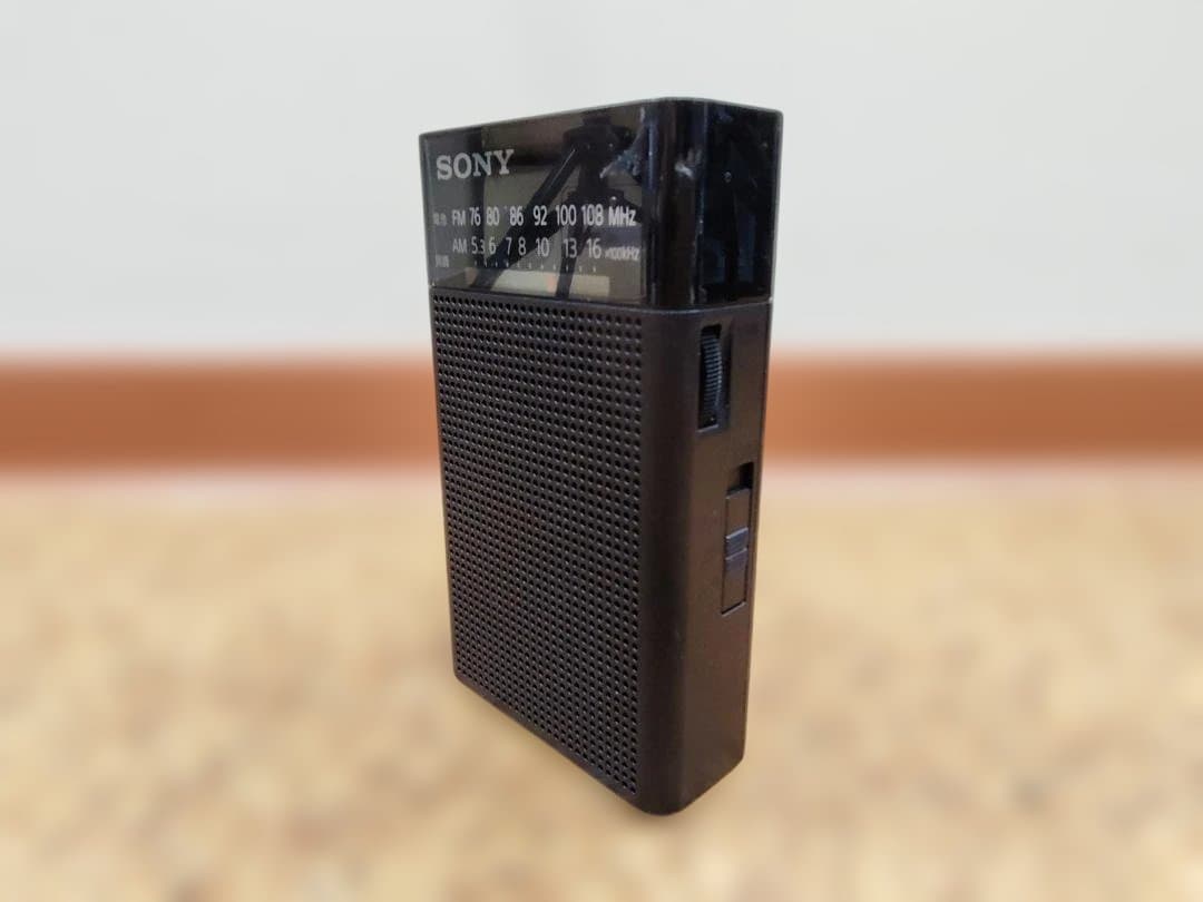 Excellent condition SONY FM/AM 2-band radio ICF-P26, working.