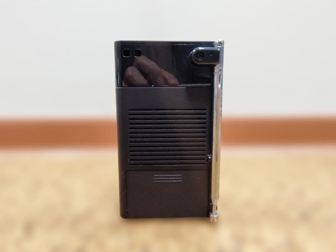 Excellent condition SONY FM/AM 2-band radio ICF-P26, working.